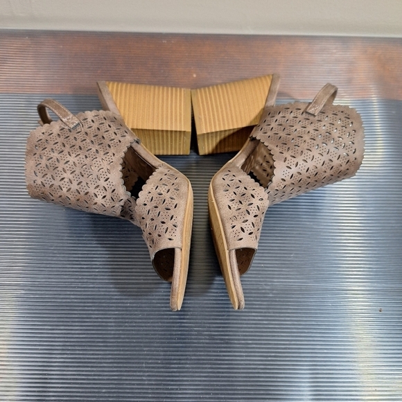 Maurices Womens Strap Block Heels Sandals Cut Out Open Toe Eyelet Taupe "Emilia" - Picture 12 of 16